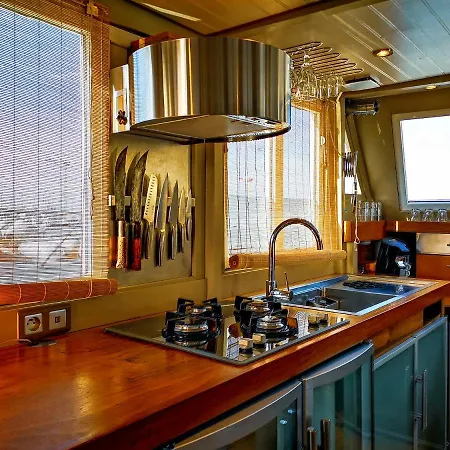 Úszó hotel Bateau Love Boat Bordeaux
