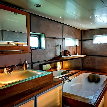 Bateau Love Boat Úszó hotel Bordeaux